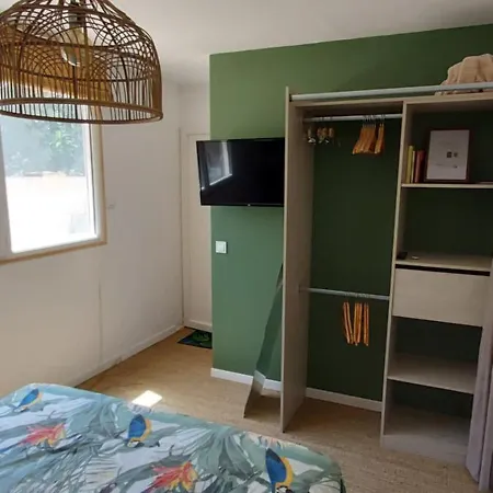 D'hotes Un Ete Sans Fin A 50 M De La A Bed & Breakfast *