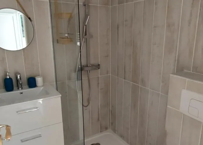 Alojamento de Acomodação e Pequeno-almoço D'hôtes Un Eté Sans Fin à 50 M De La à 4*